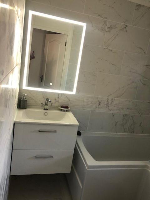 Beautiful Large Room In London Flat Esterno foto
